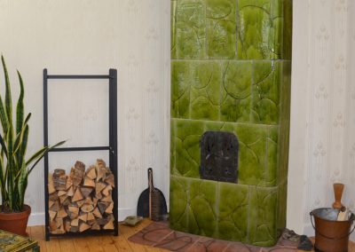 Moss-green tiled stove