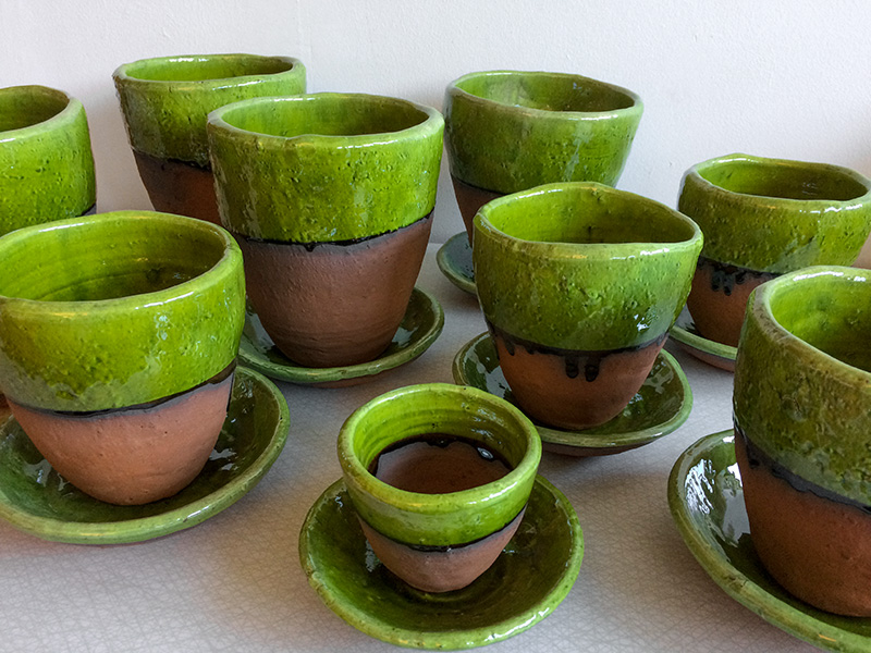 Green-glazed rough pots with plates