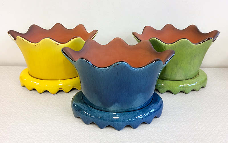 Crowns, pots with plates