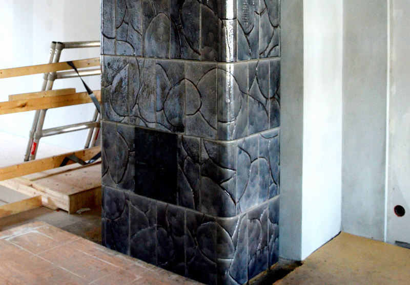 Free-standing gray tiled stove