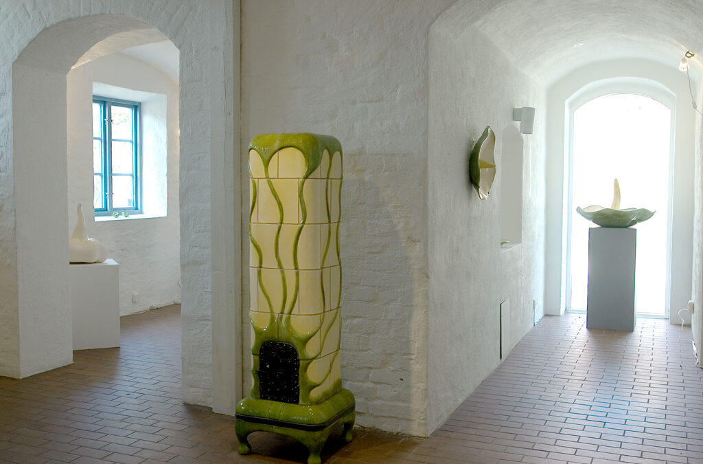 Naples yellow tiled stove, with green looping ornaments (Gothenburg)